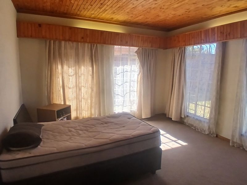 Start Your Family's Next Chapter in This Inviting Home in Leslie Ext 3 - Photo 8