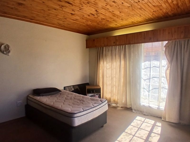 Start Your Family's Next Chapter in This Inviting Home in Leslie Ext 3 - Photo 9