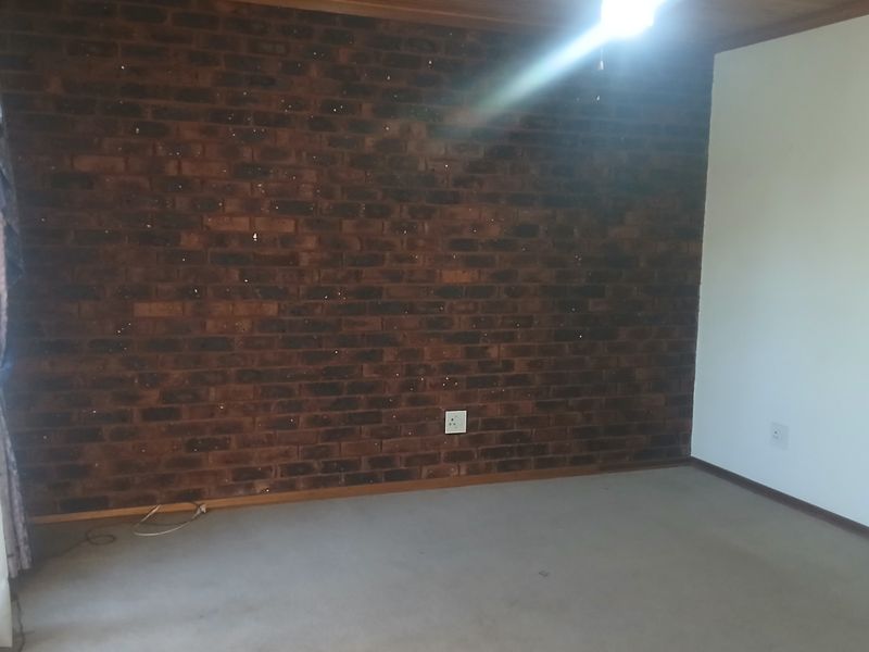 Start Your Family's Next Chapter in This Inviting Home in Leslie Ext 3 - Photo 6