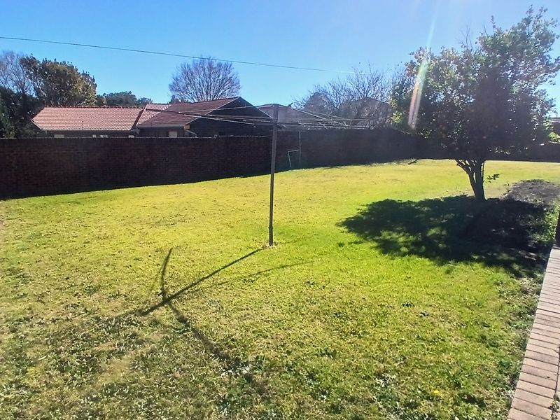 Start Your Family's Next Chapter in This Inviting Home in Leslie Ext 3 - Photo 4