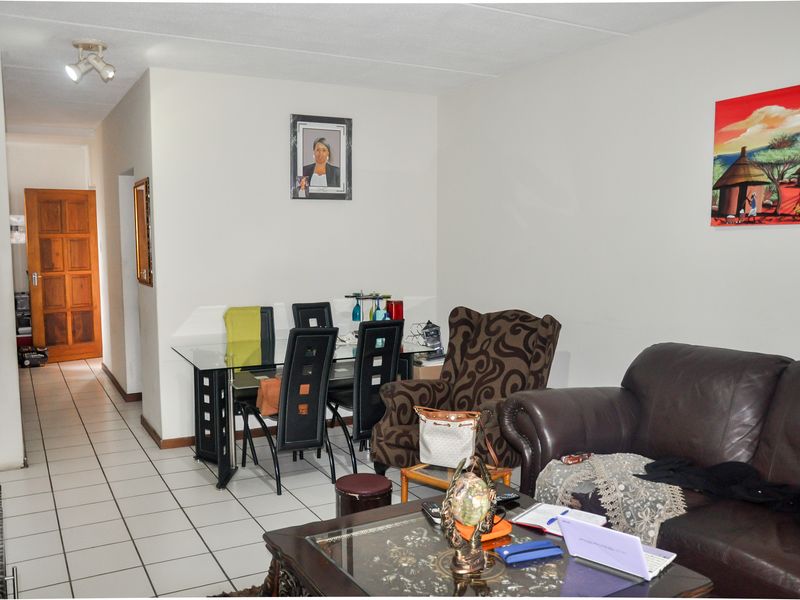 Stunning 2 Bedroom Apartment For sale - Photo 6