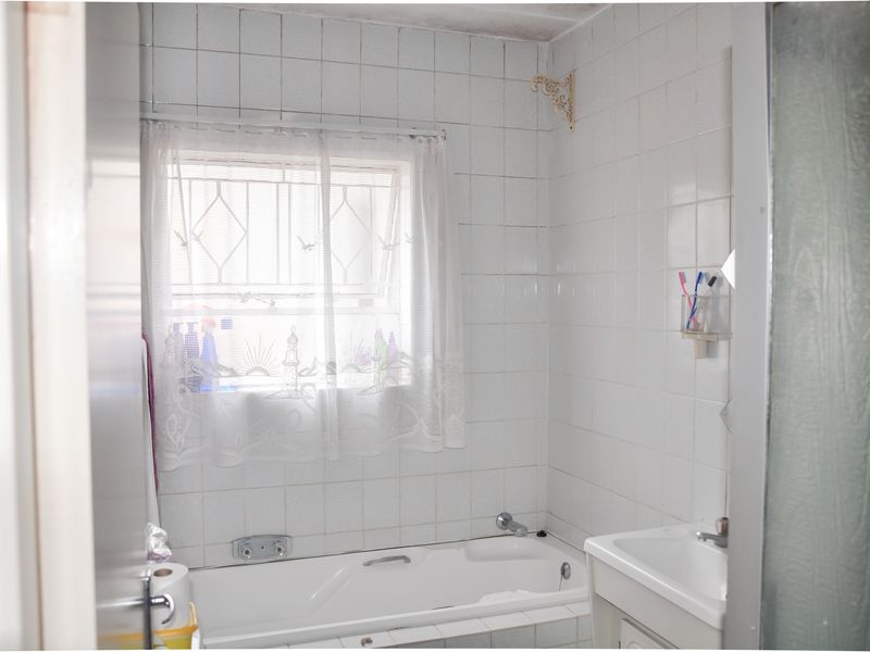 Stunning 2 Bedroom Apartment For sale - Photo 9