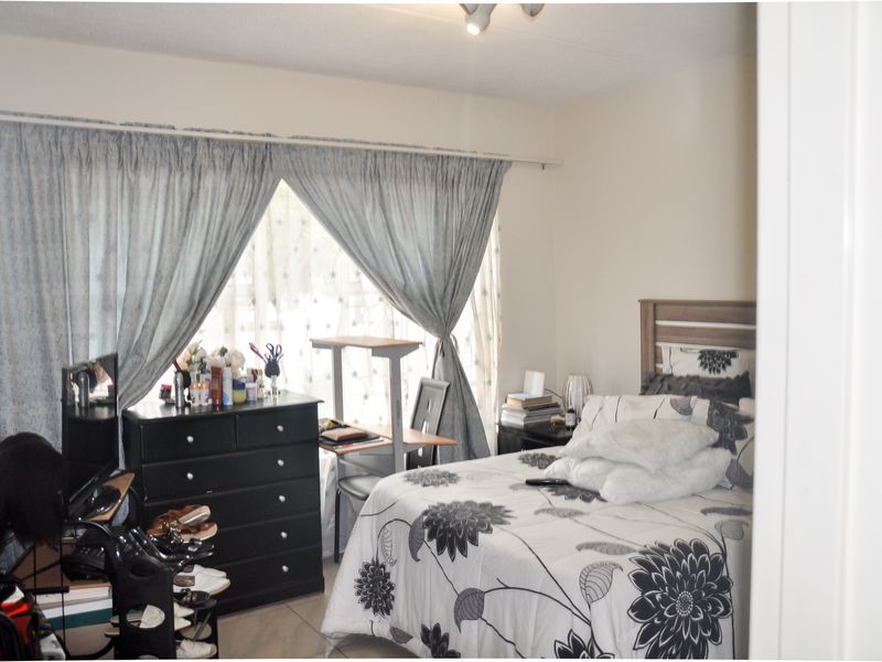 Stunning 2 Bedroom Apartment For sale - Photo 8