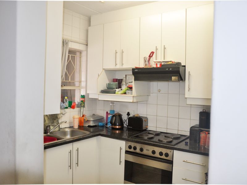 Stunning 2 Bedroom Apartment For sale - Photo 5