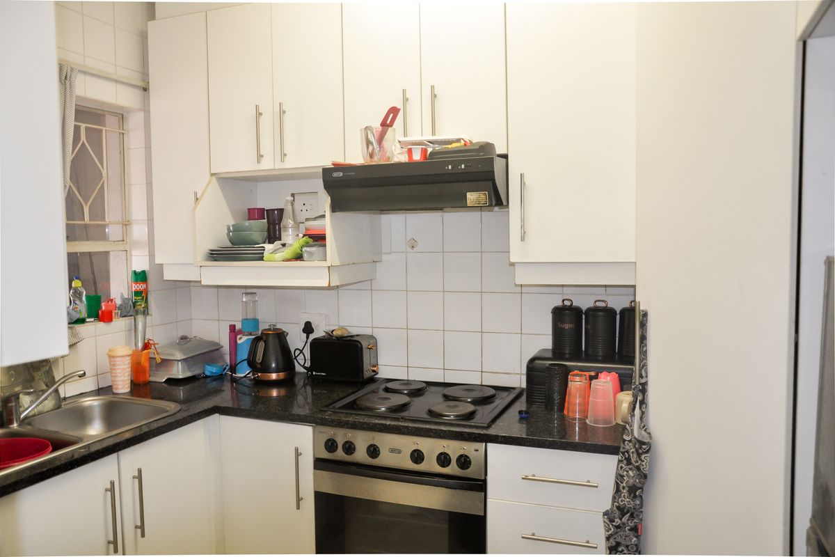 Stunning 2 Bedroom Apartment For sale - Photo 3