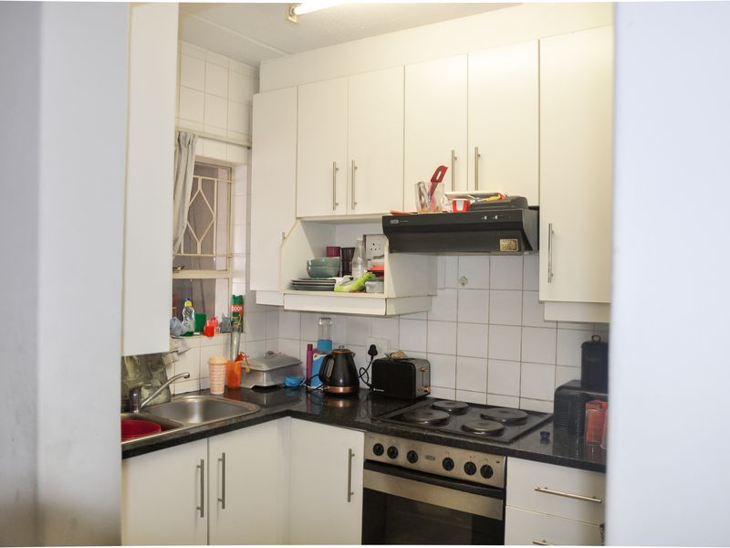 Stunning 2 Bedroom Apartment For sale - Photo 4