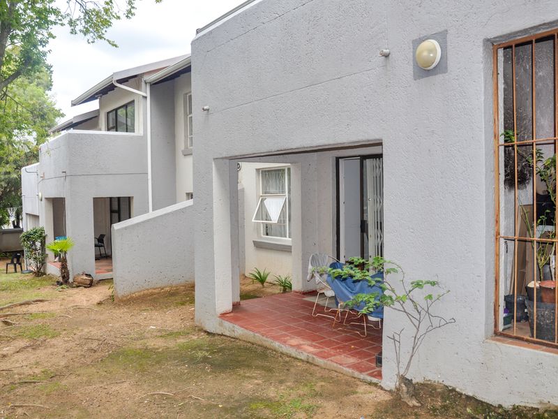 Stunning 2 Bedroom Apartment For sale - Photo 2