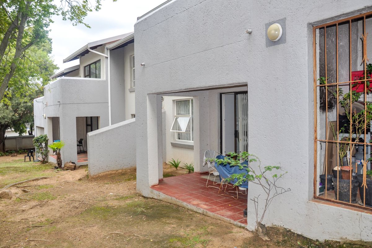 Stunning 2 Bedroom Apartment For sale - Photo 2