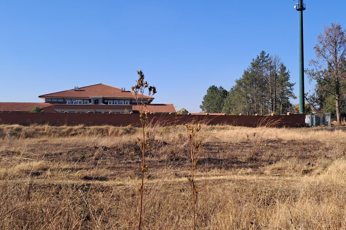 Empty Land - Photo 3