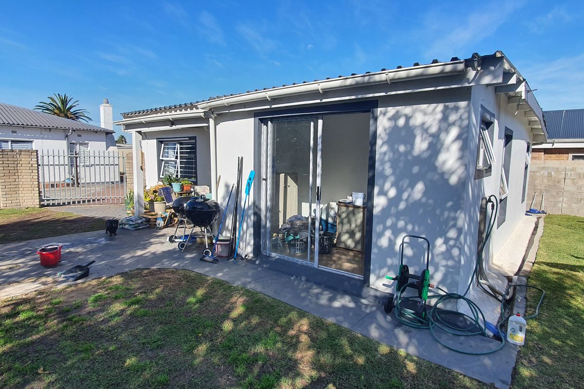 2 Bedroom House For sale - Photo 4