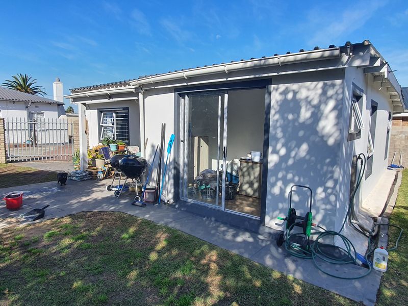 2 Bedroom House For sale - Photo 4