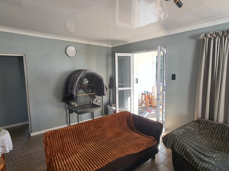 2 Bedroom House For sale - Photo 6