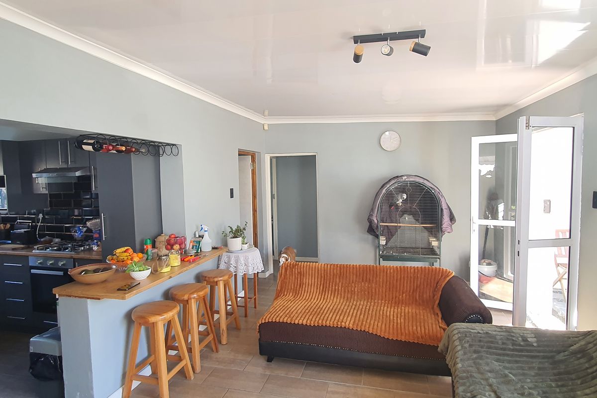 2 Bedroom House For sale - Photo 5