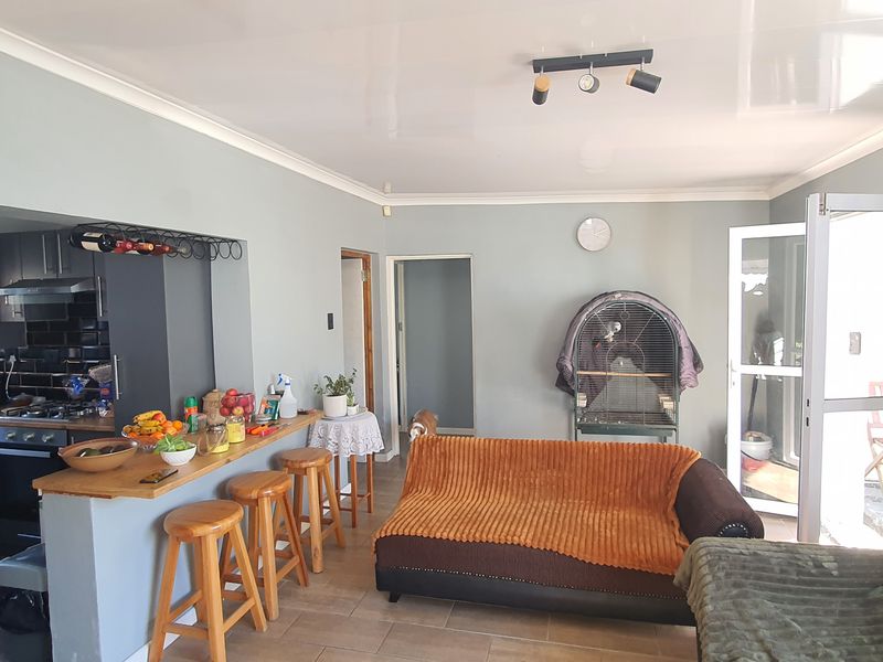 2 Bedroom House For sale - Photo 5