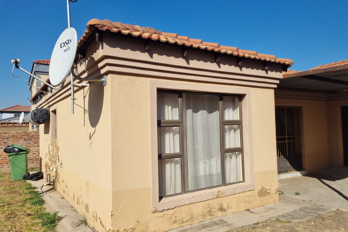 Brits - Charming 3-bedroom house , perfect for families - Photo 2