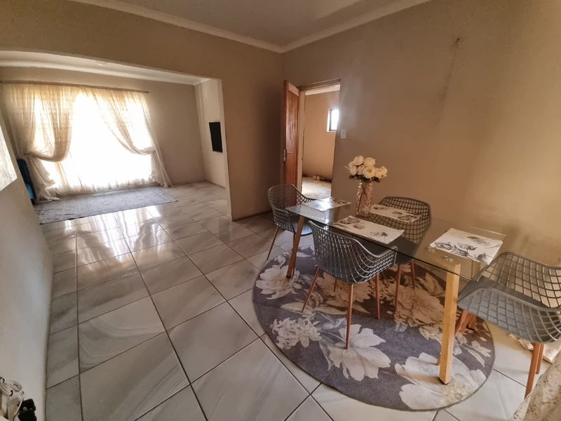 Brits - Charming 3-bedroom house , perfect for families - Photo 7