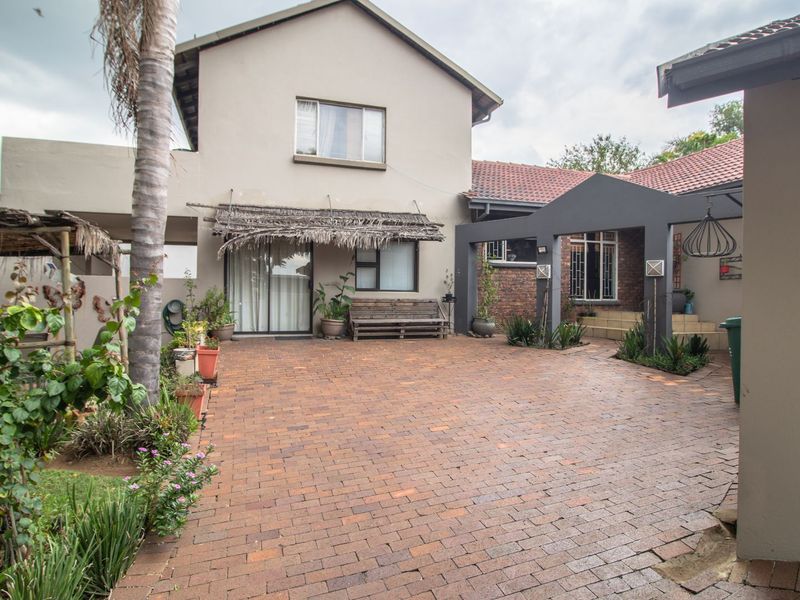 Discover Refined Family Living in a Premier Boomed Area! - Photo 4