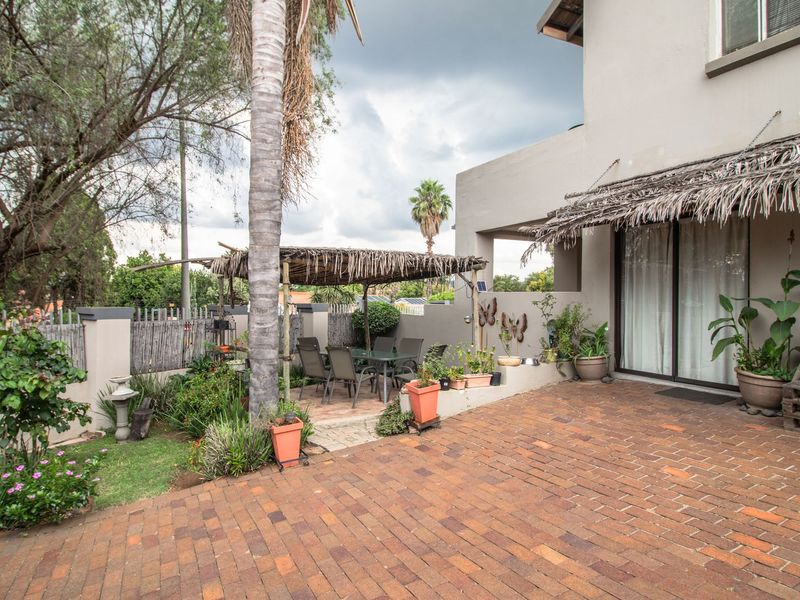 Discover Refined Family Living in a Premier Boomed Area! - Photo 5