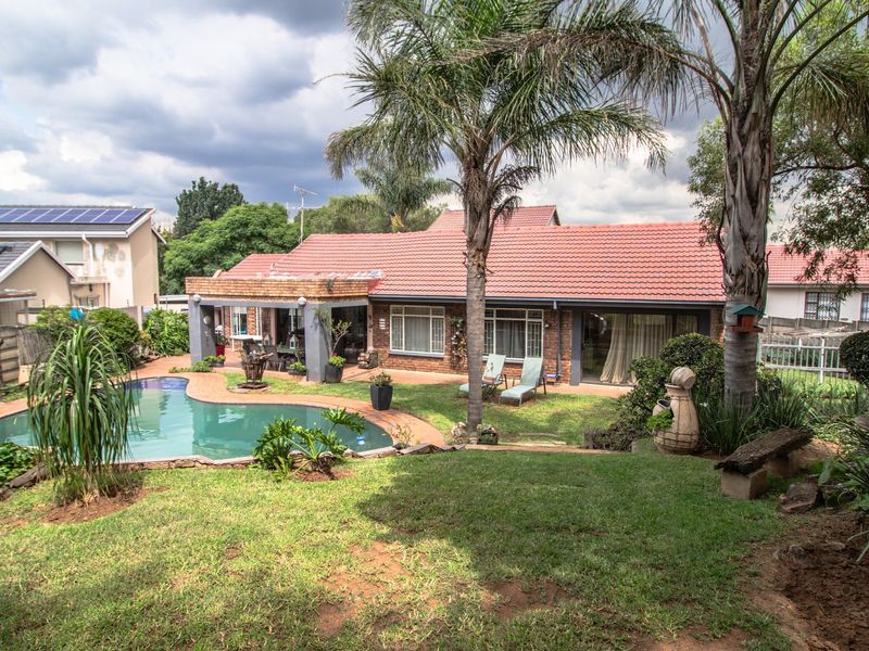 Discover Refined Family Living in a Premier Boomed Area! - Photo 9