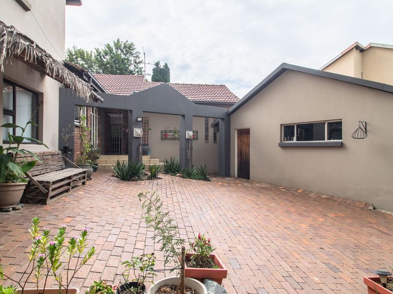 Discover Refined Family Living in a Premier Boomed Area! - Photo 6