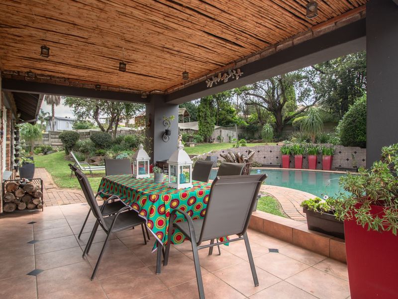 Discover Refined Family Living in a Premier Boomed Area! - Photo 7