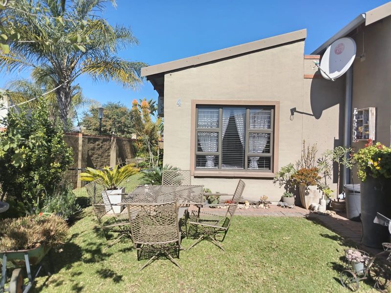 Charming 2-bedroom house for sale in Casa Valde Retirement Village! - Photo 5