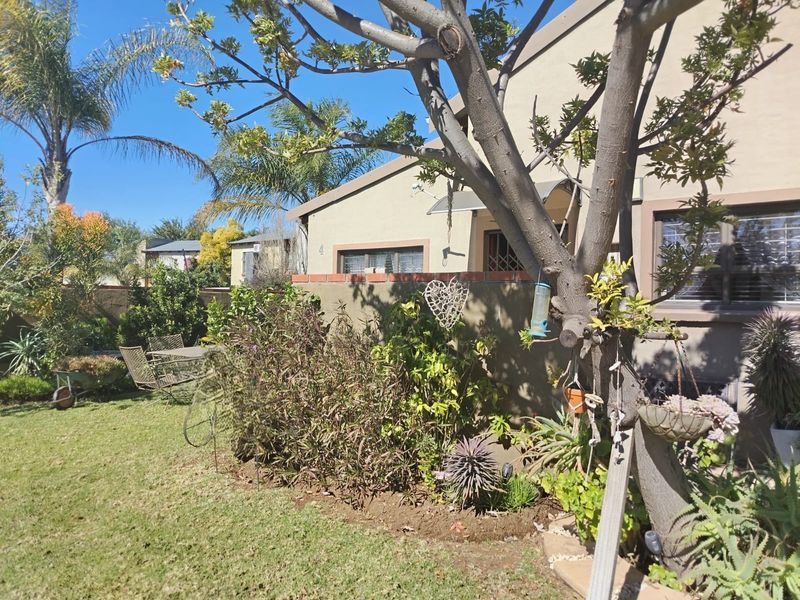 Charming 2-bedroom house for sale in Casa Valde Retirement Village! - Photo 3