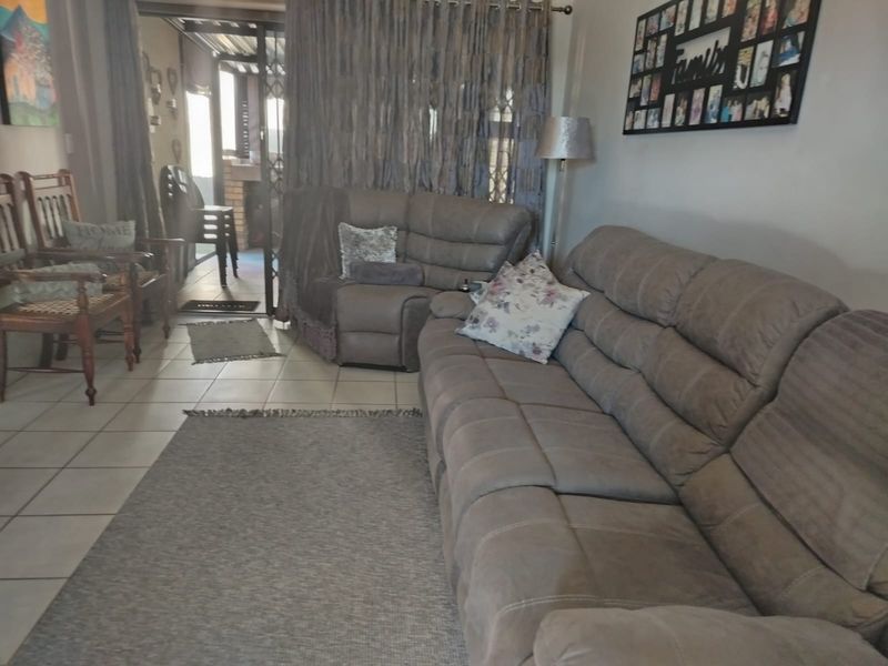 Charming 2-bedroom house for sale in Casa Valde Retirement Village! - Photo 6