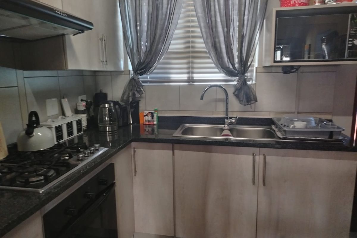 Charming 2-bedroom house for sale in Casa Valde Retirement Village! - Photo 4