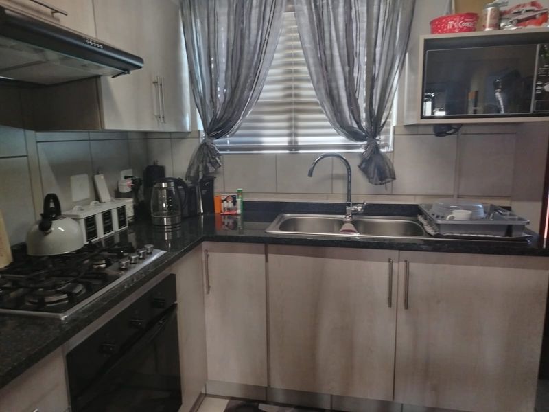 Charming 2-bedroom house for sale in Casa Valde Retirement Village! - Photo 4