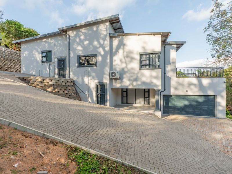Discover the Pinnacle of Elegance in Reservoir Hills, Durban - Photo 2