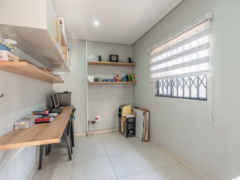 Discover the Pinnacle of Elegance in Reservoir Hills, Durban - Photo 10