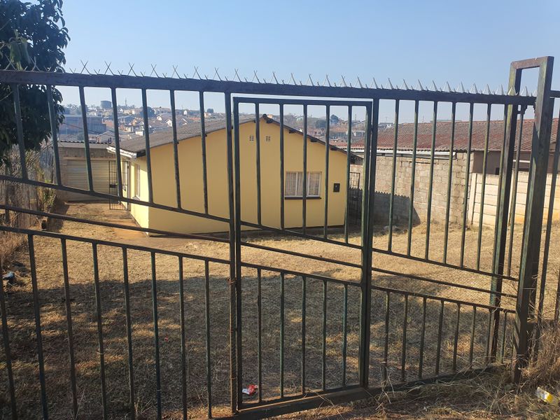 Unlock the Potential – Renovator’s Dream in Imbali! - Photo 5