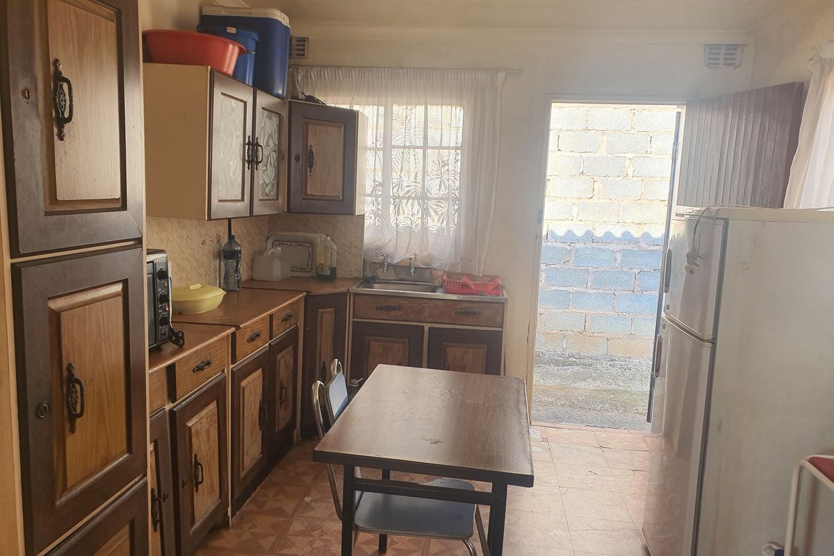Unlock the Potential – Renovator’s Dream in Imbali! - Photo 2