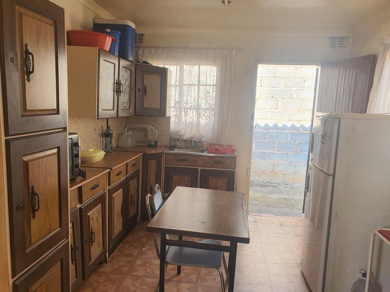 Unlock the Potential – Renovator’s Dream in Imbali! - Photo 2