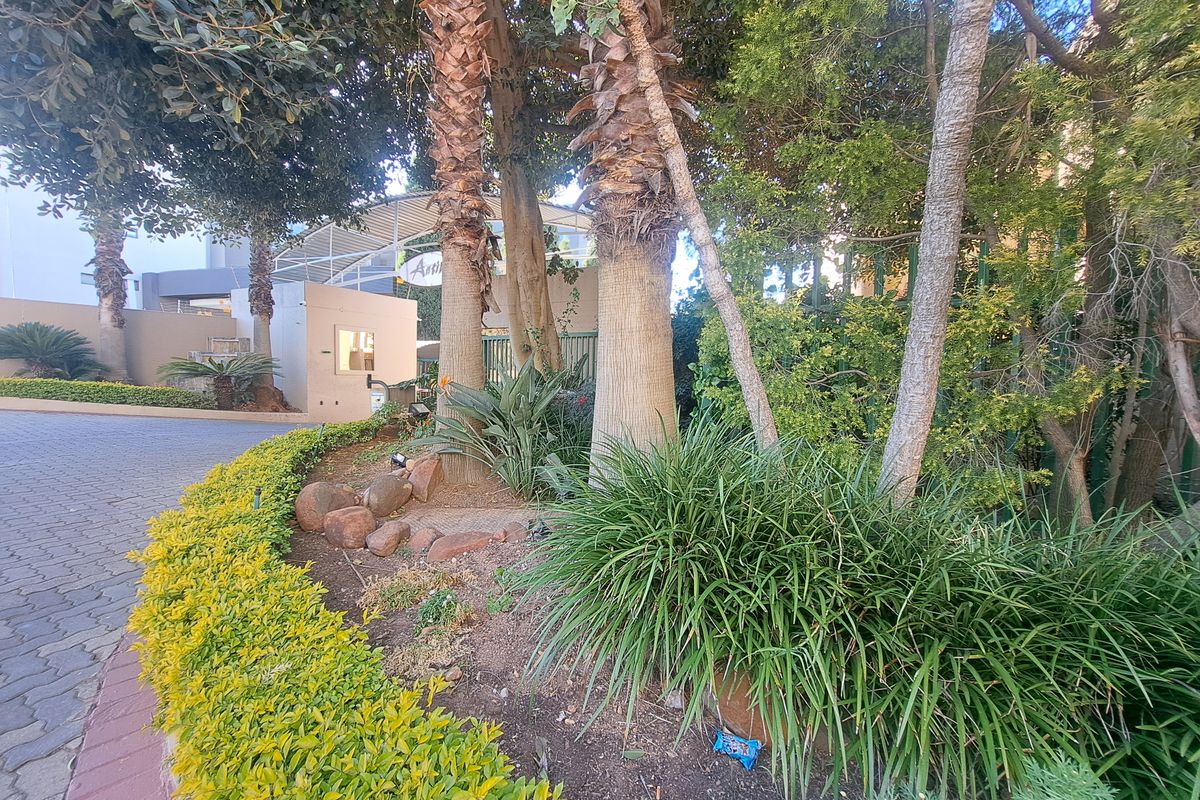 Charming unit 2 minutes from Sandton CBD - Photo 2