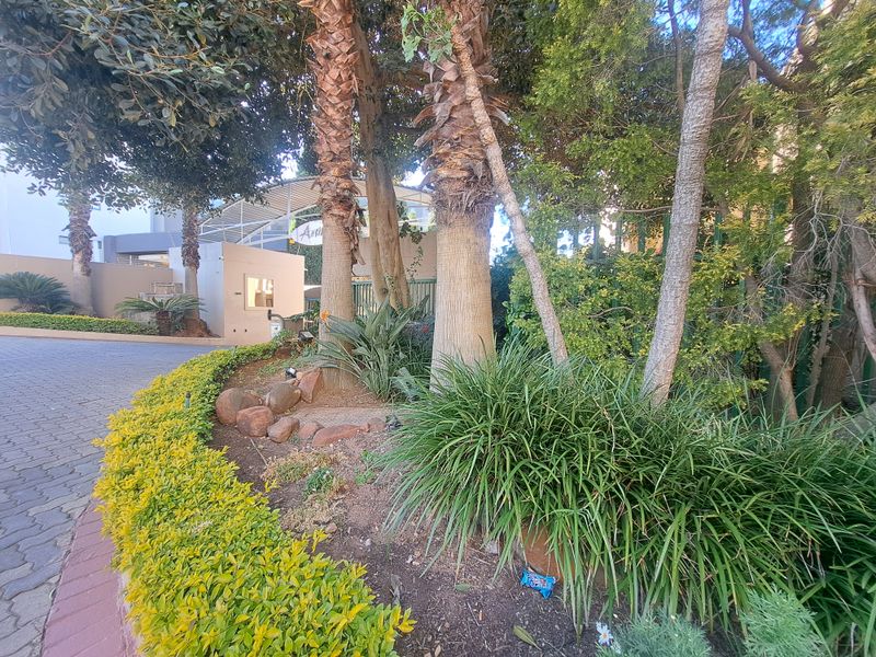 Charming unit 2 minutes from Sandton CBD - Photo 2