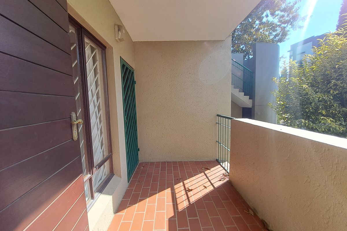Charming unit 2 minutes from Sandton CBD - Photo 4