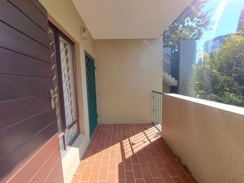 Charming unit 2 minutes from Sandton CBD - Photo 4