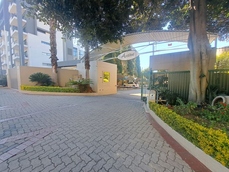 Charming unit 2 minutes from Sandton CBD - Photo 3