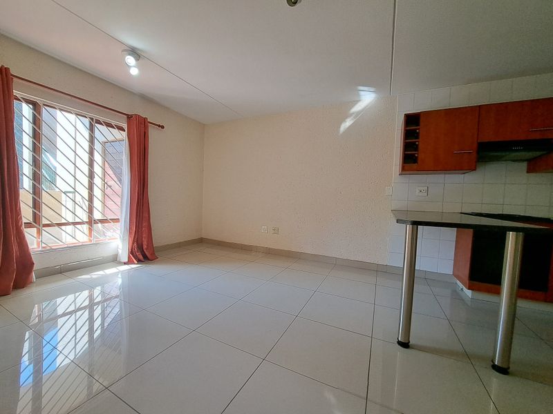 Charming air bnb ready unit 2 minutes from Sandton CBD - Photo 5