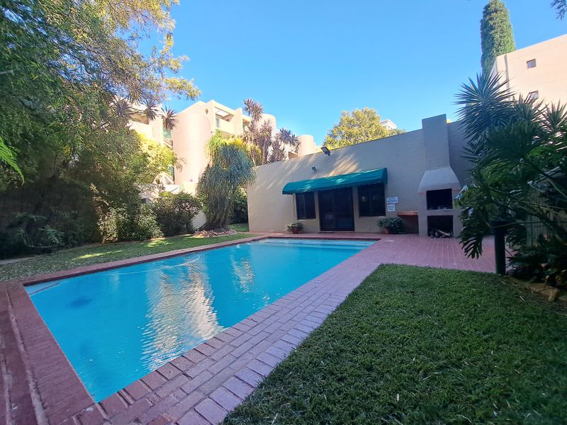 Charming air bnb ready unit 2 minutes from Sandton CBD
