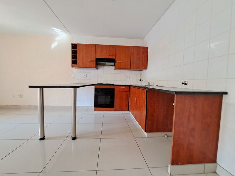 Charming air bnb ready unit 2 minutes from Sandton CBD - Photo 3