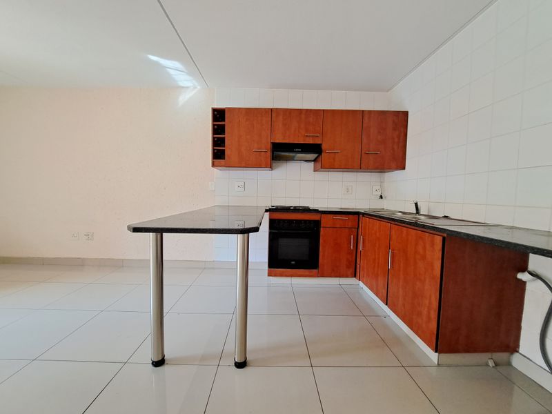 Charming air bnb ready unit 2 minutes from Sandton CBD - Photo 2