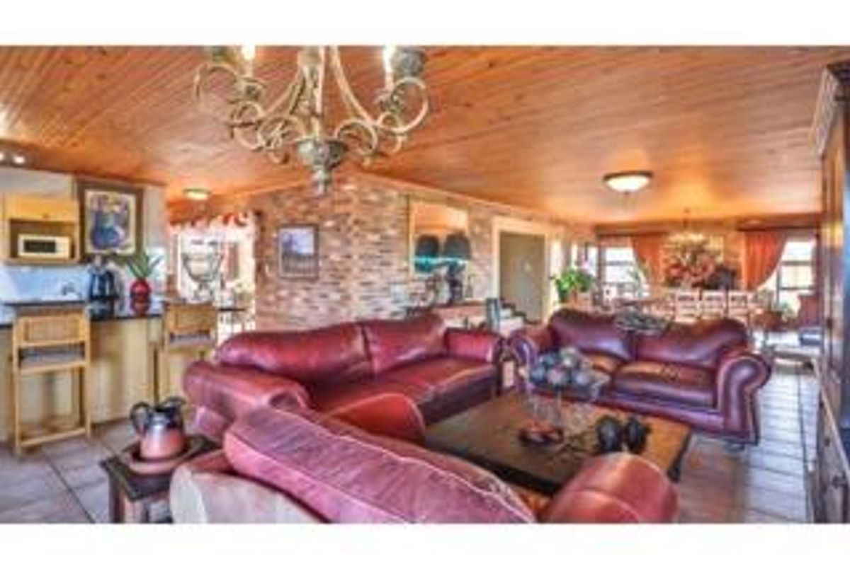 Where Style Meets Space – Exceptional 560m2 Home with Swimming Pool - Photo 4