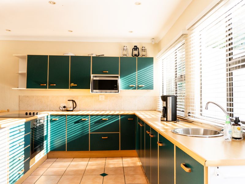 Elegant Double-Storey Residence with Exceptional Features and Coastal Tranquility - Photo 10