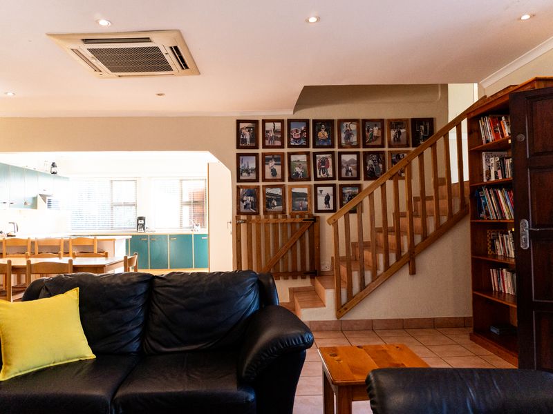 Elegant Double-Storey Residence with Exceptional Features and Coastal Tranquility - Photo 8