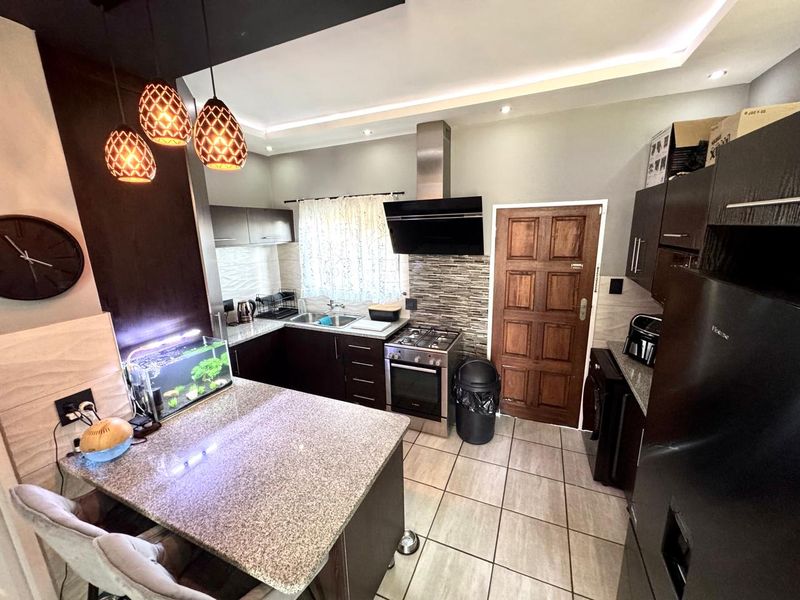 Modern and stylish three bedroom townhouse for sale in Terra Nova Trichardt. - Photo 9