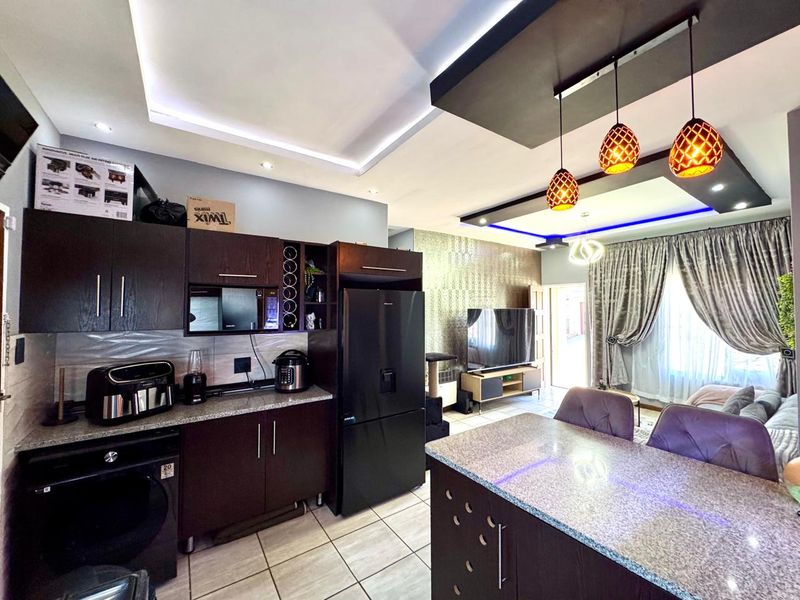 Modern and stylish three bedroom townhouse for sale in Terra Nova Trichardt. - Photo 7