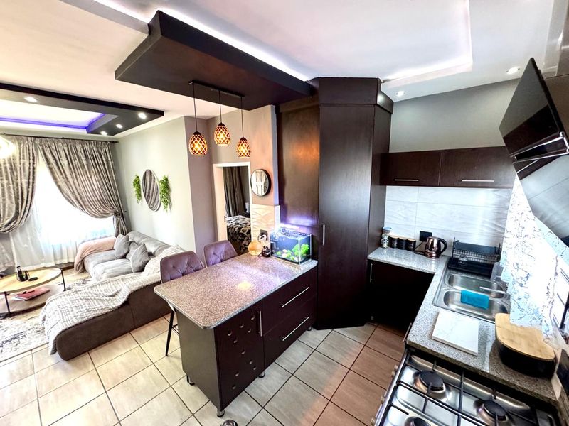 Modern and stylish three bedroom townhouse for sale in Terra Nova Trichardt. - Photo 6